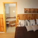 Apartment Harmonia Apartmanhaz *